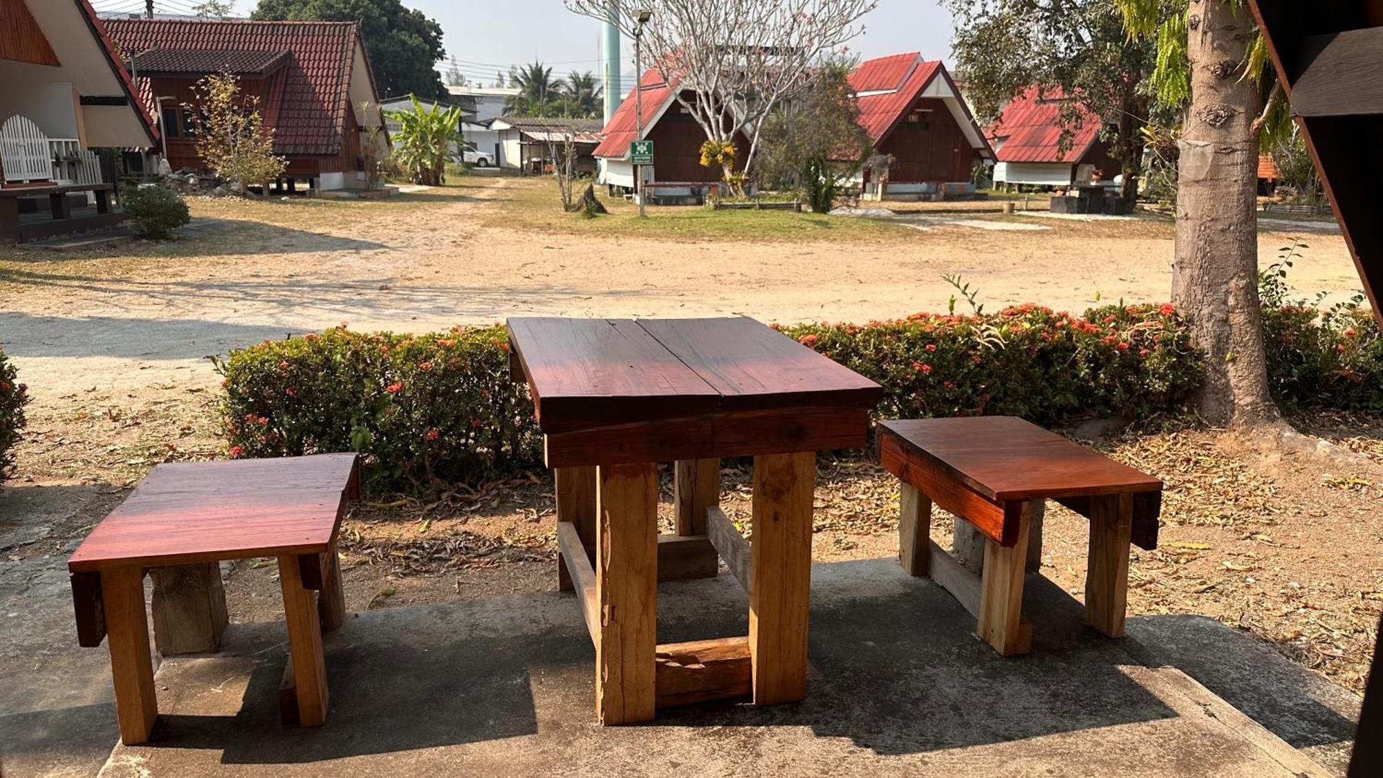 Mae Chaem Hotel And Resort Exteriör bild